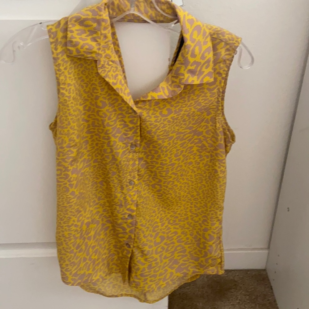 Yellow/beige-pale pink sleeveless button down